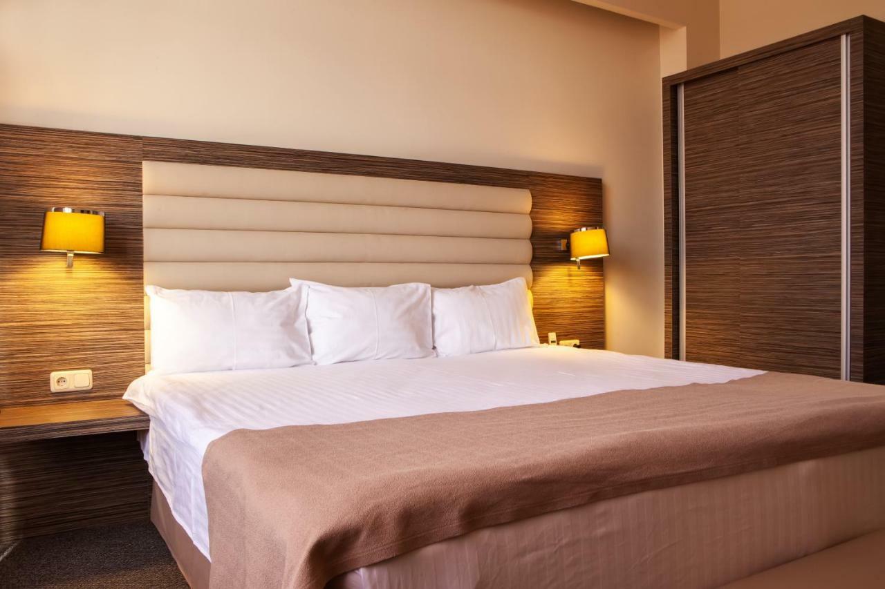 President Hotel By Hrazdan Hotel Cjsc Yerevan Exterior photo