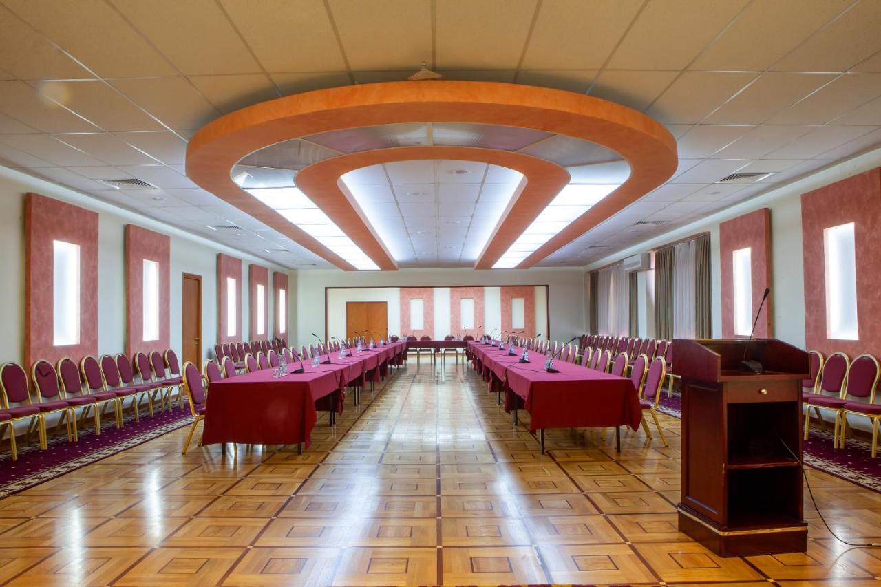 President Hotel By Hrazdan Hotel Cjsc Yerevan Exterior photo